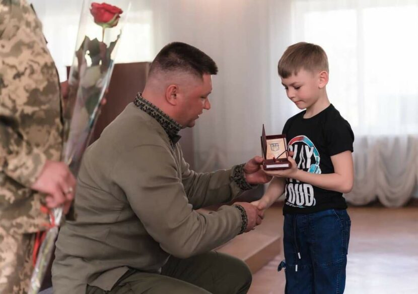 Сім’ям загиблих Героїв вручили державні нагороди, присвоєні захисникам указами Президента України посмертно.